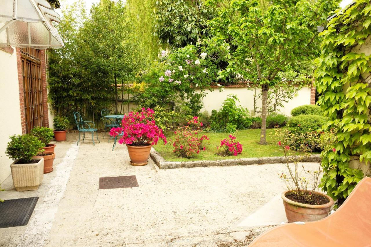 Les Crepinieres Bed & Breakfast Chartres Dış mekan fotoğraf